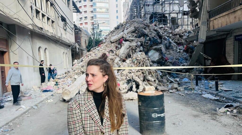 beeld van schade in een stedelijk gebied in Libanon.